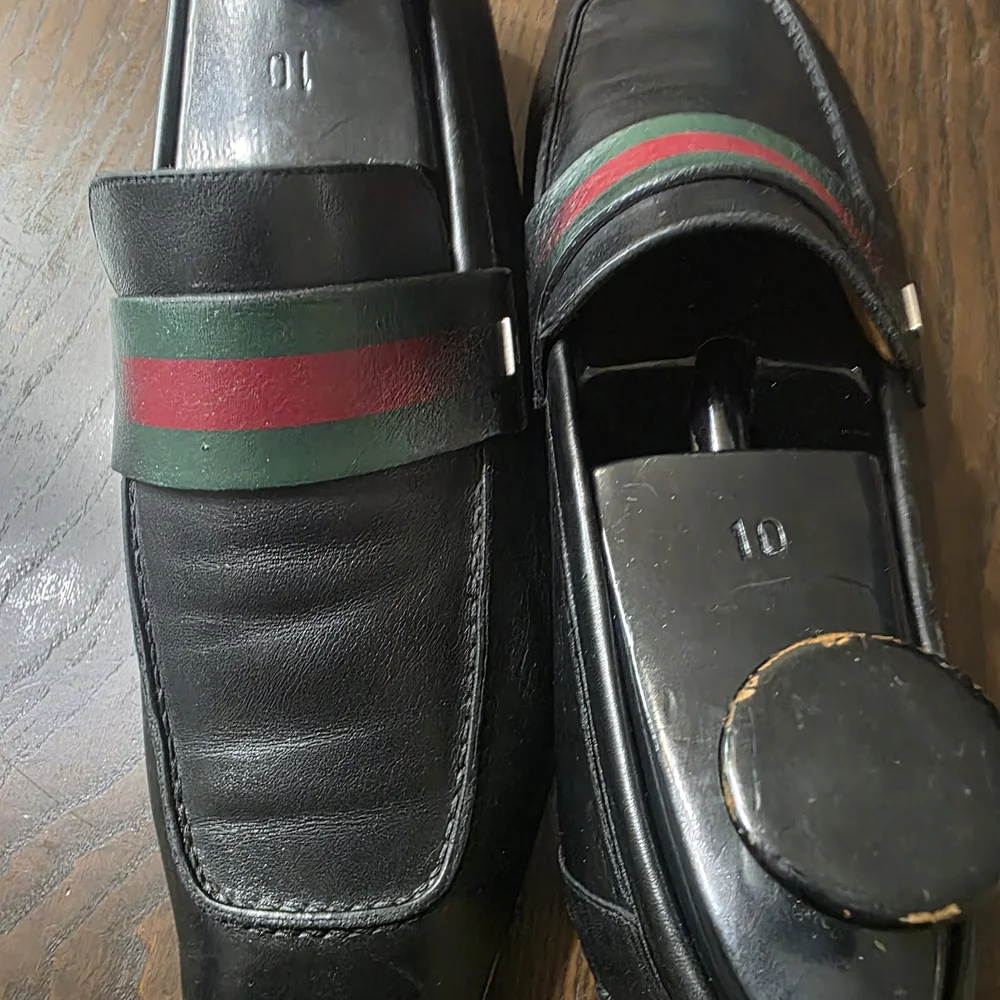 Gucci Black Leather Loafers with Green and Red Stripe - Picture 3 of 6